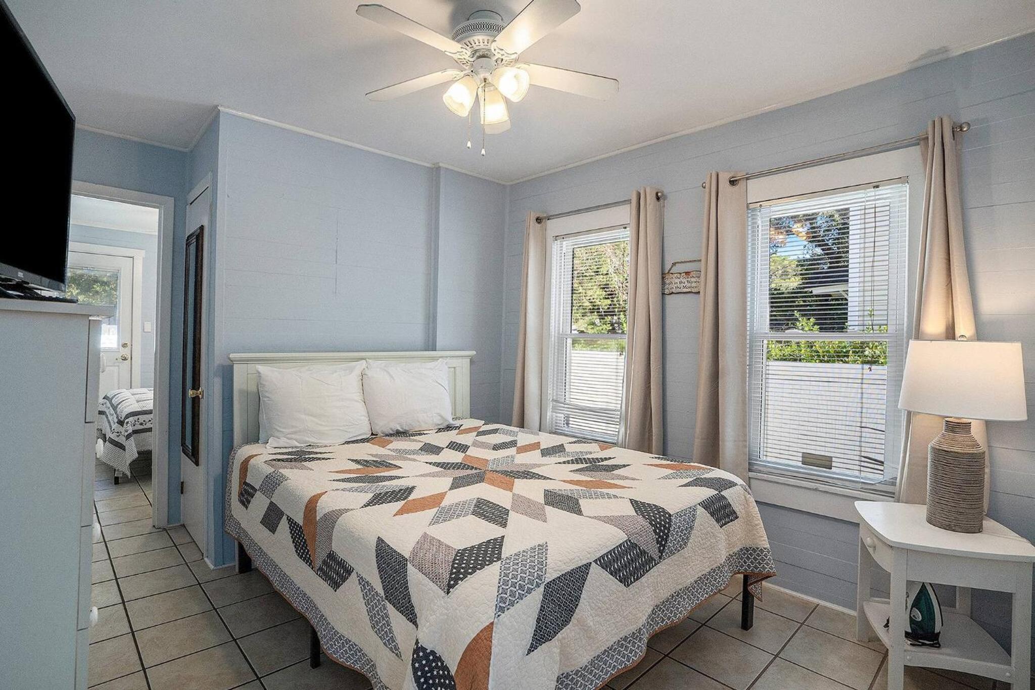MyPlace on Holly 10 bdrms Slps 20,Private pool Beach Golf Hot Tub