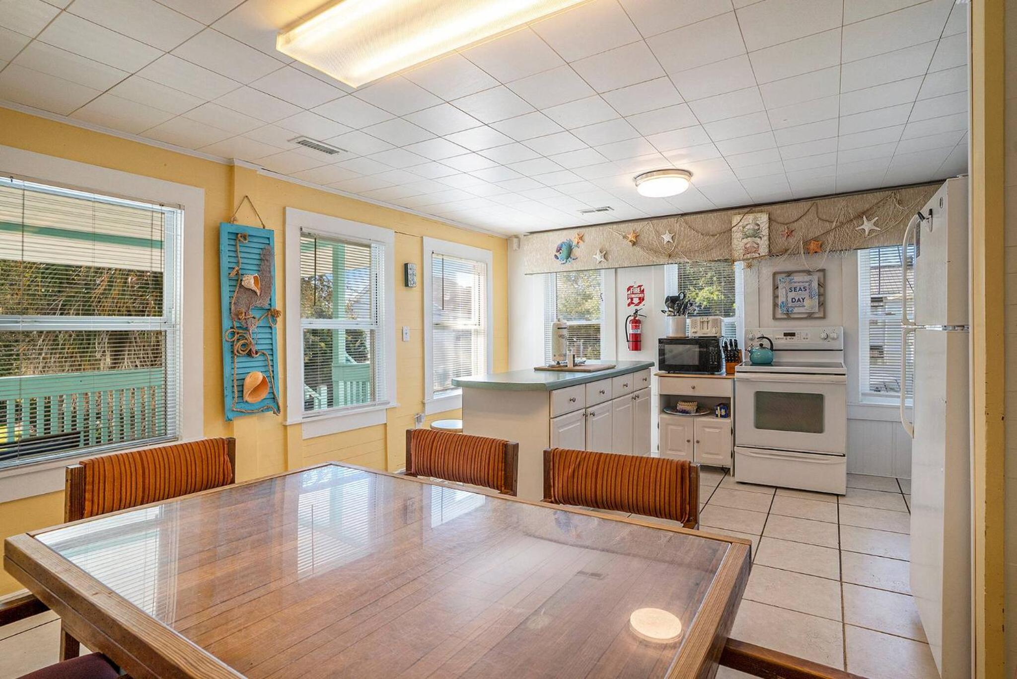 MyPlace on Holly 10 bdrms Slps 20,Private pool Beach Golf Hot Tub