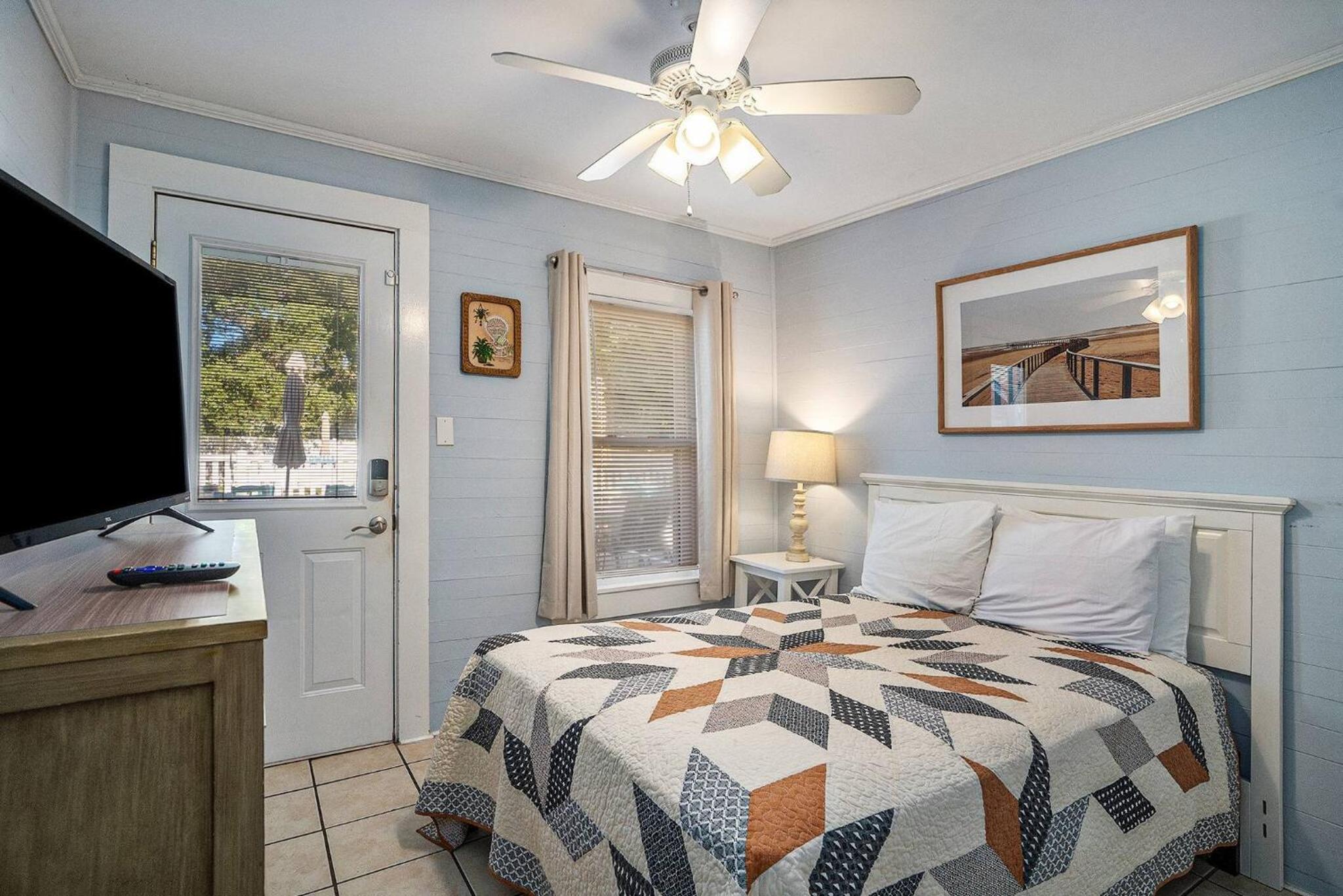 MyPlace on Holly 10 bdrms Slps 20,Private pool Beach Golf Hot Tub
