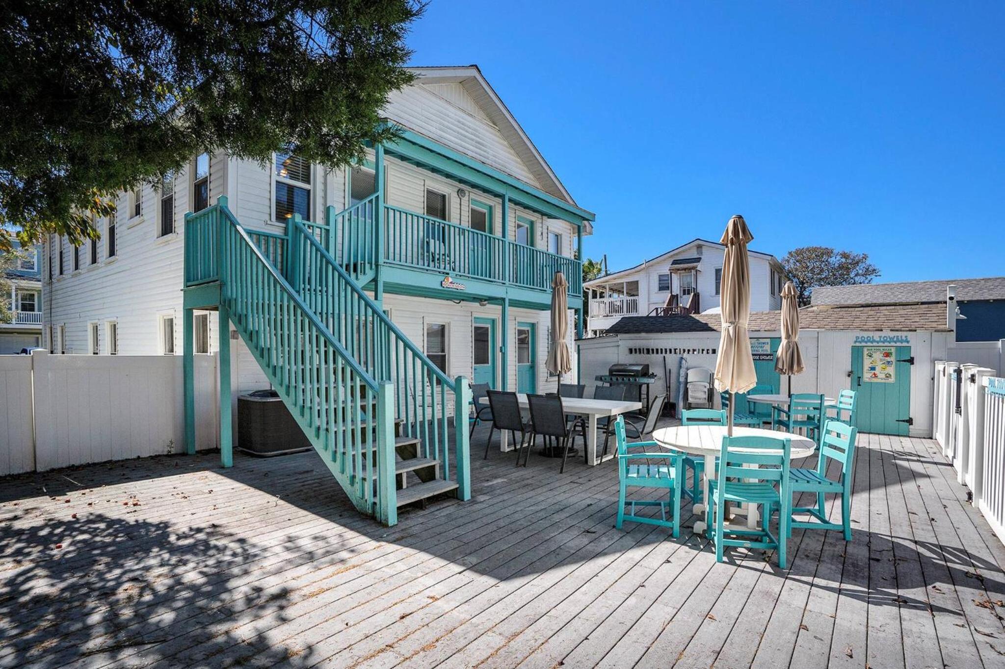 MyPlace on Holly 10 bdrms Slps 20,Private pool Beach Golf Hot Tub