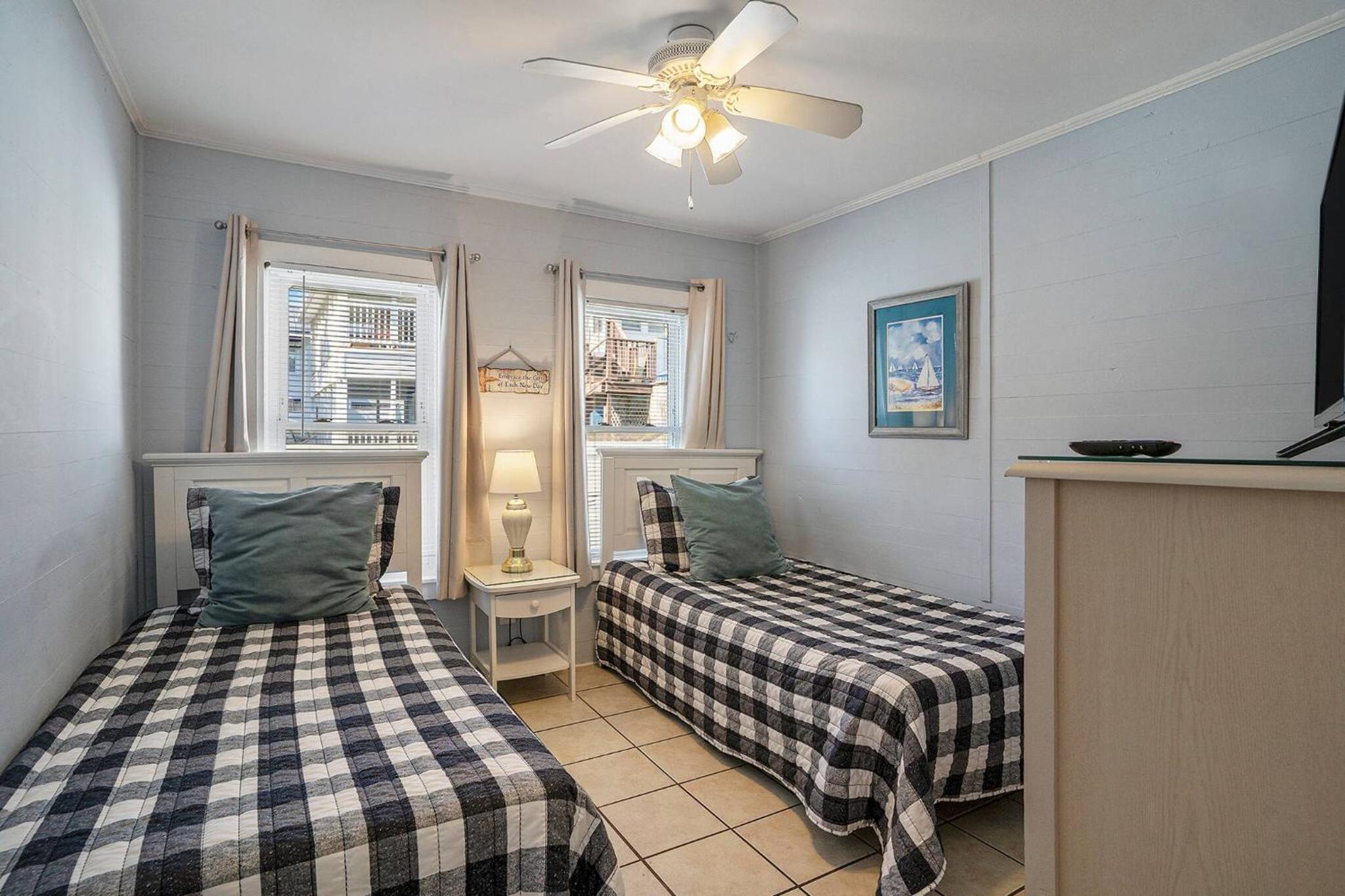 MyPlace on Holly 10 bdrms Slps 20,Private pool Beach Golf Hot Tub