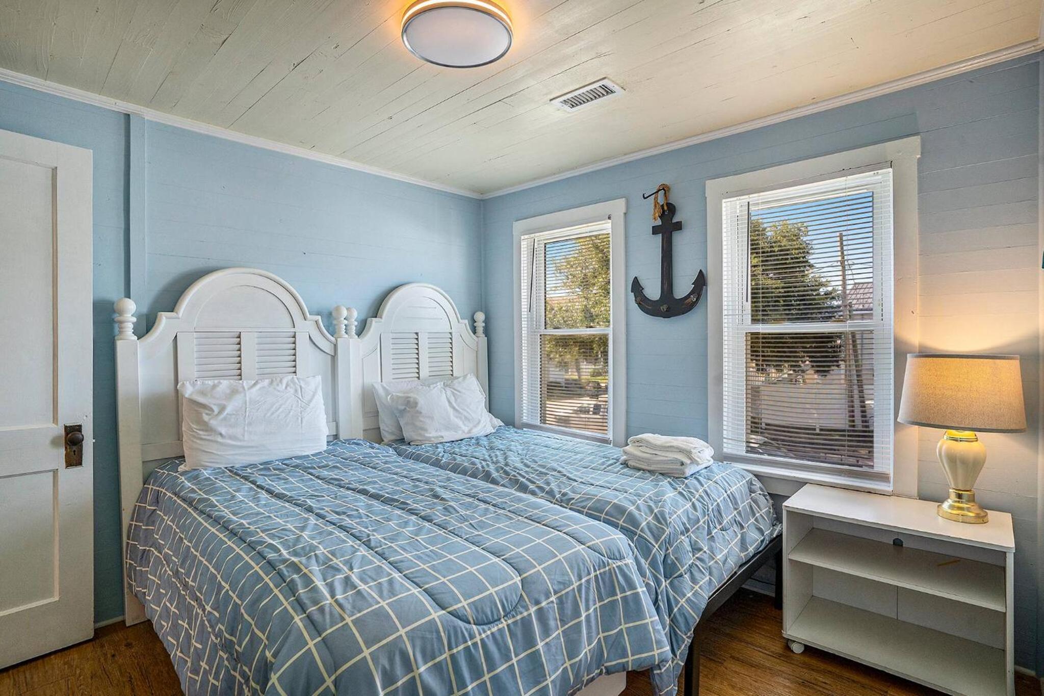 MyPlace on Holly 10 bdrms Slps 20,Private pool Beach Golf Hot Tub