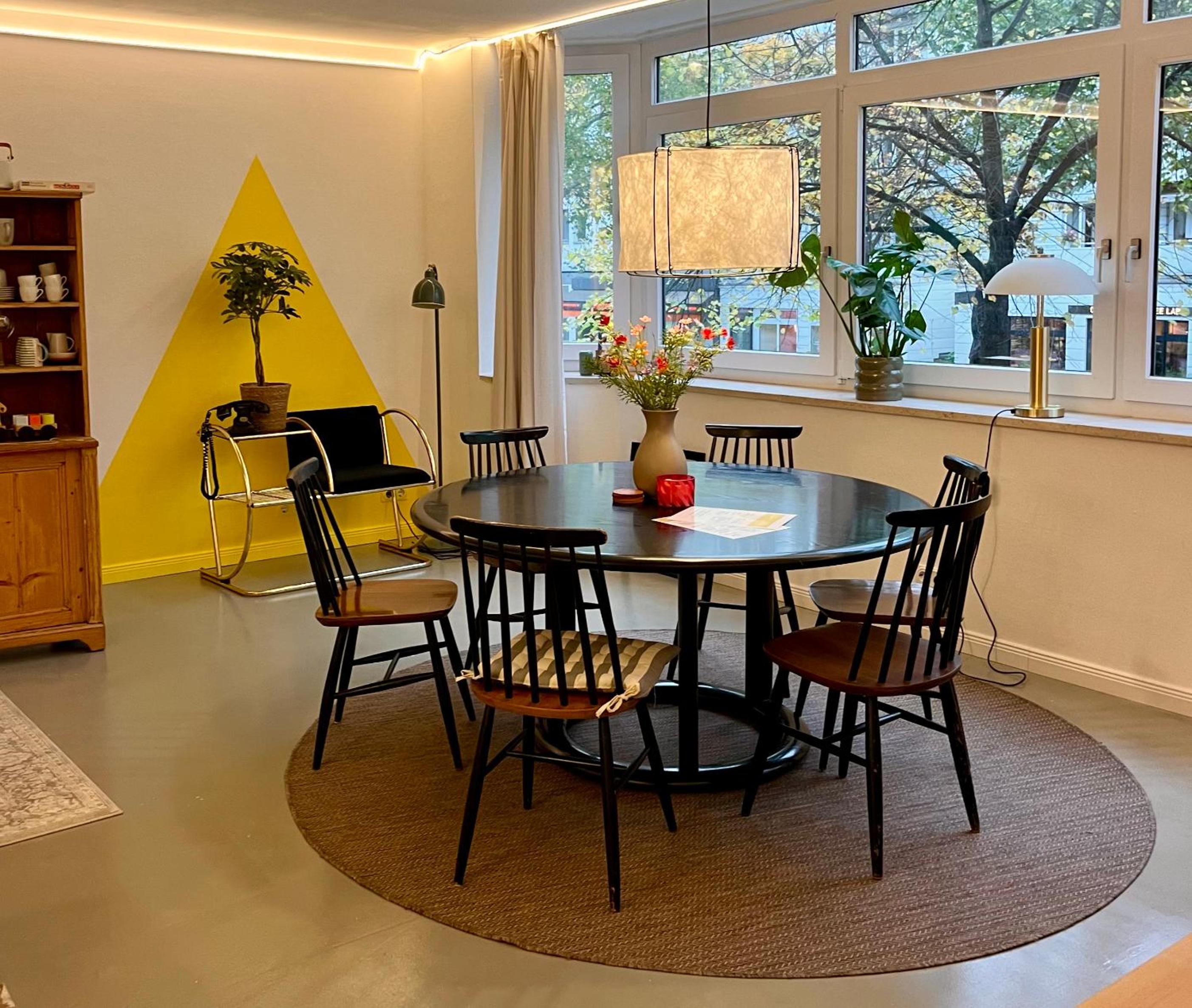 THE GREEN CHAIR Osterstraße - 65qm industrial apartment with balcony for 4-6