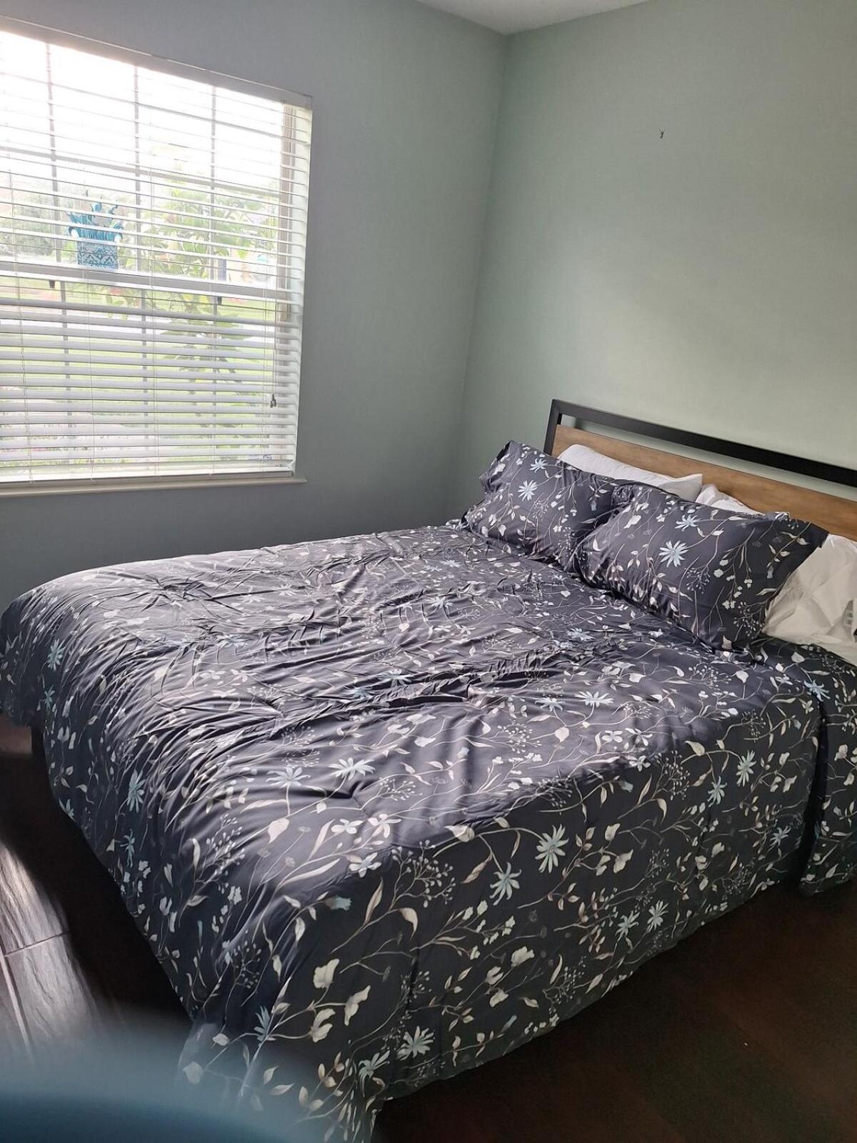 Minutes to Beach, Mayo Clinic, Hot Tub, King Bed, Free PPV