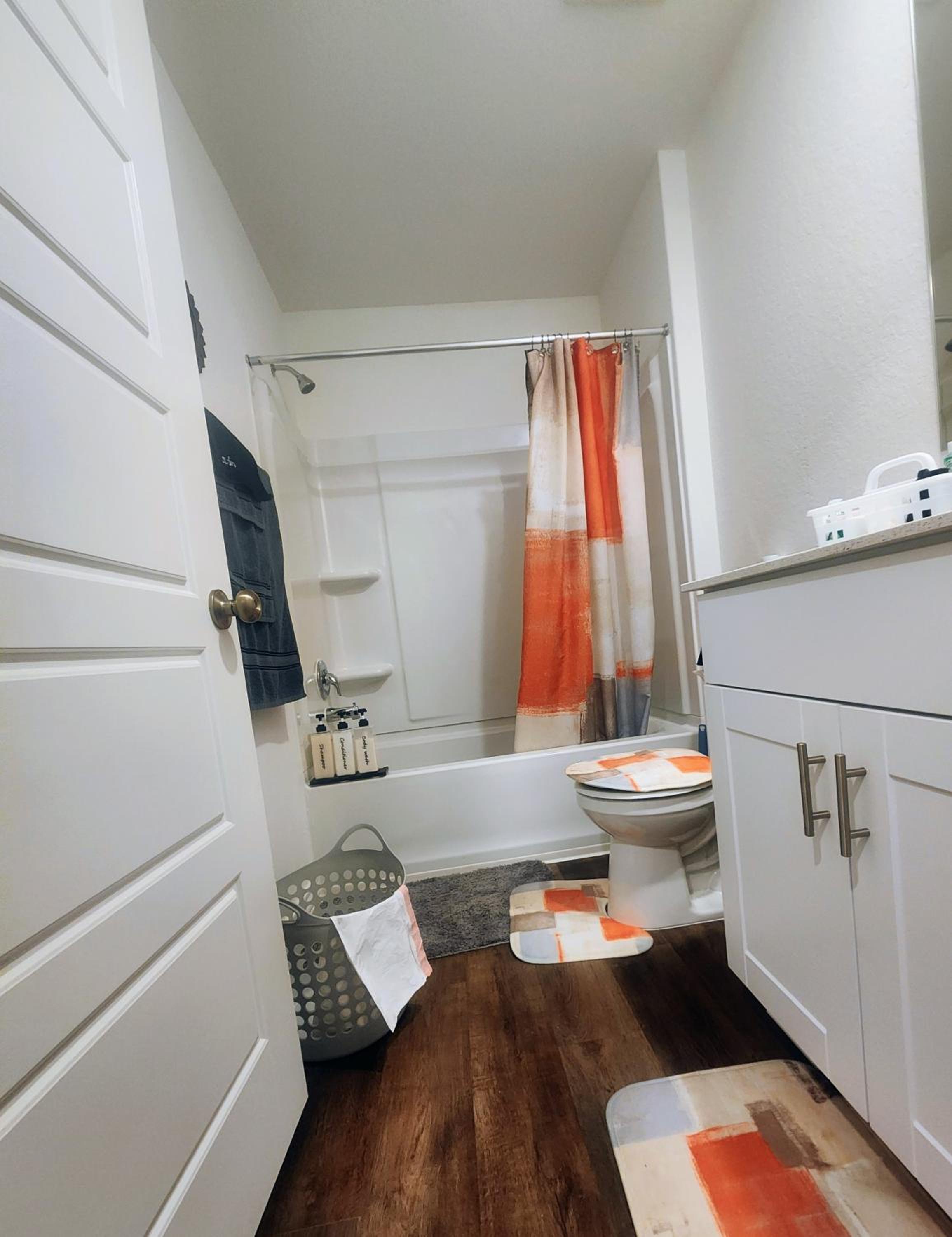 Private Cozy Rooms and Bathroom in Home near Seaworld Riverwalk and AFB