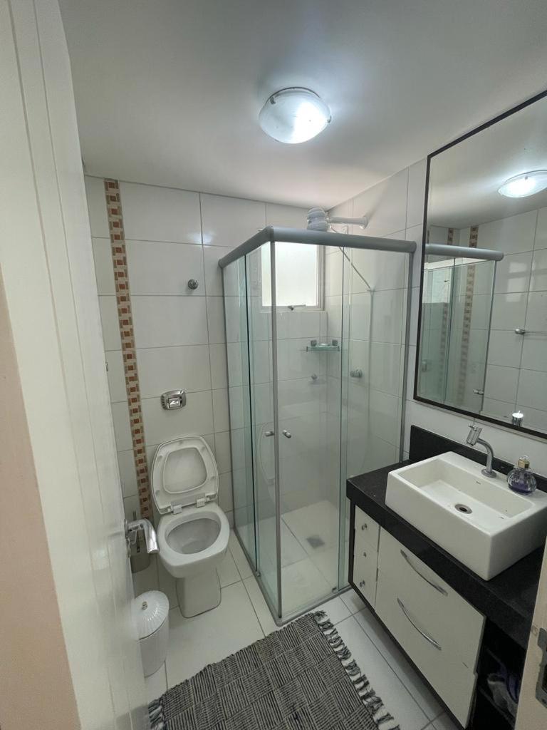 Apto de 2 Quartos em Meia Praia
