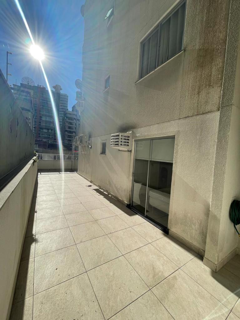 Apto de 2 Quartos em Meia Praia