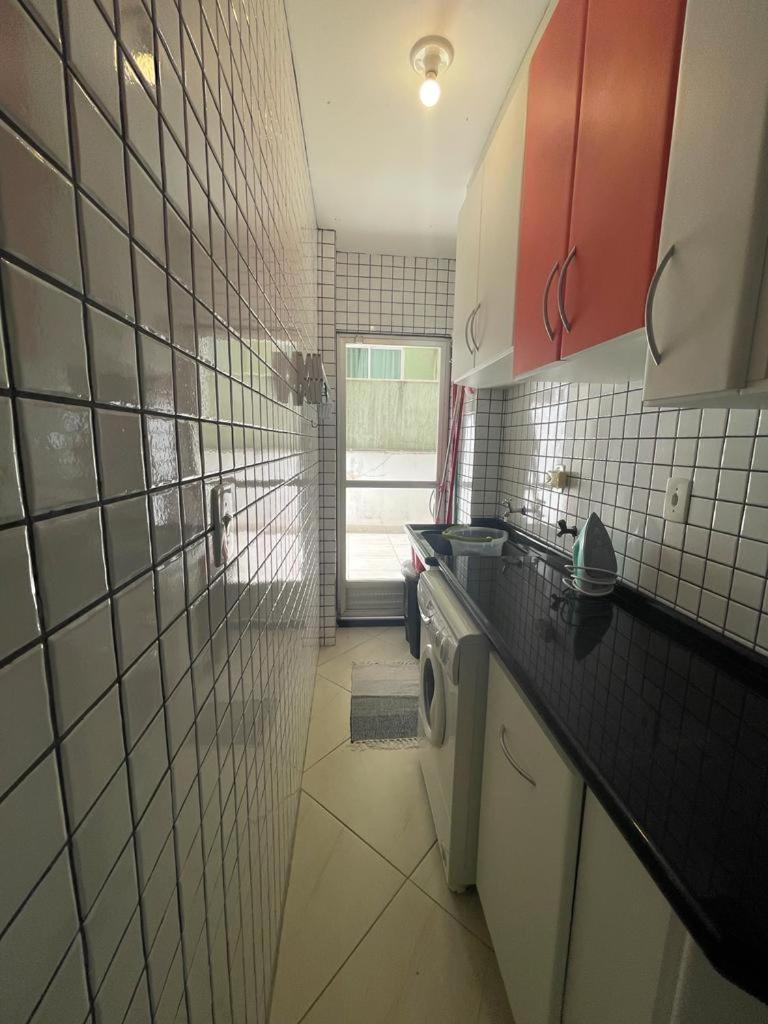 Apto de 2 Quartos em Meia Praia