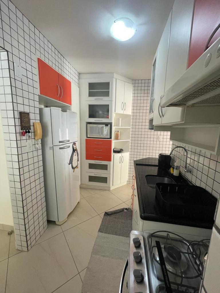 Apto de 2 Quartos em Meia Praia