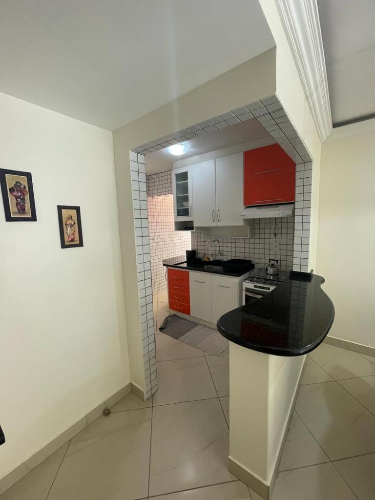 Apto de 2 Quartos em Meia Praia
