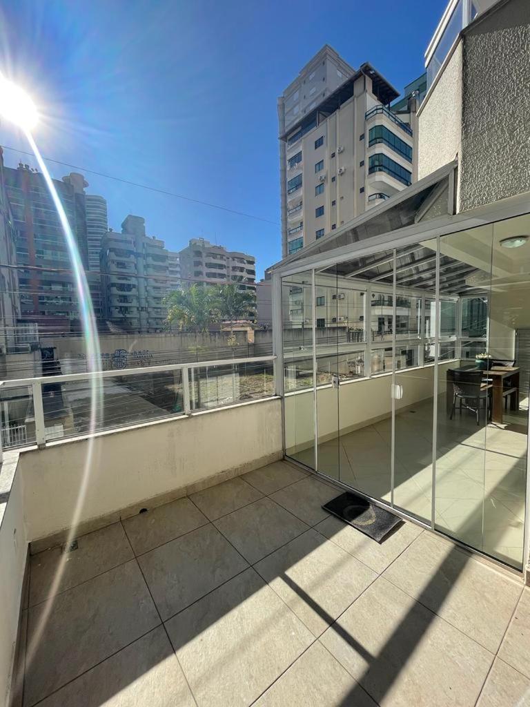 Apto de 2 Quartos em Meia Praia
