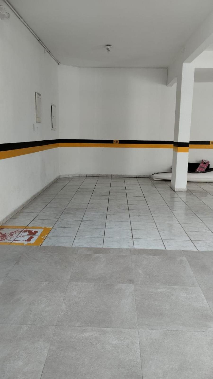Apto de 2 Quartos em Meia Praia