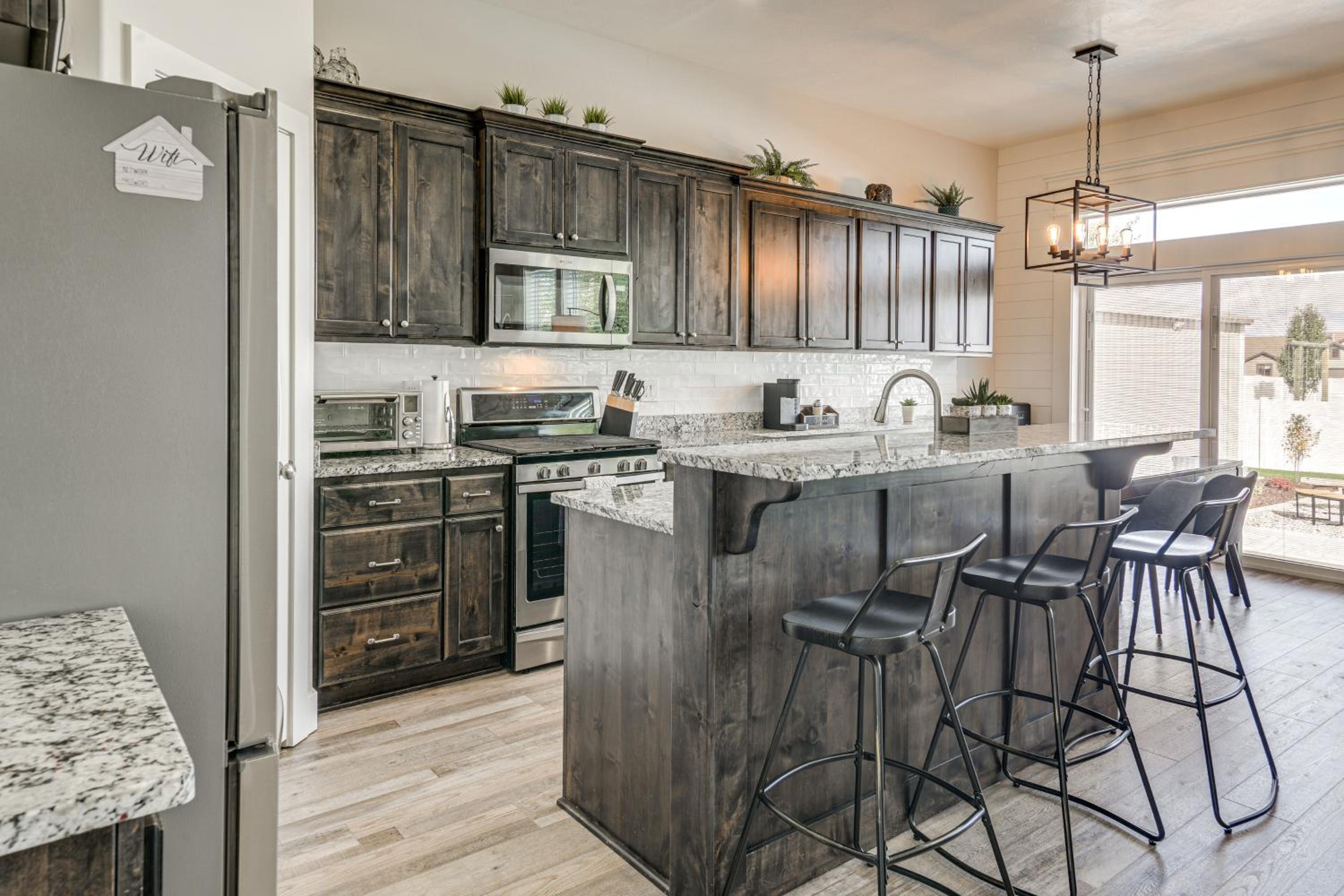 Year-Round Outdoor Fun Spacious Retreat in Iona
