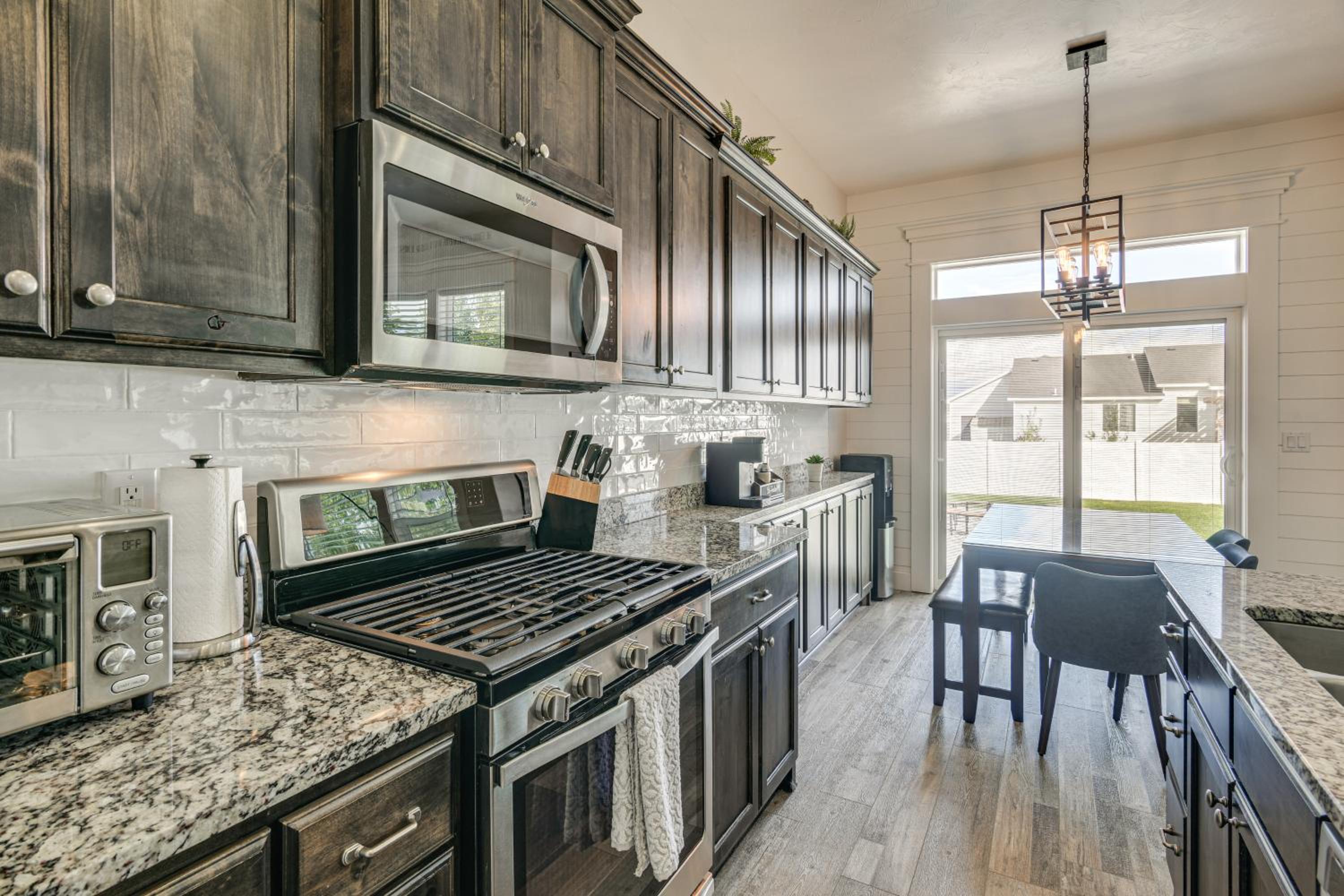 Year-Round Outdoor Fun Spacious Retreat in Iona
