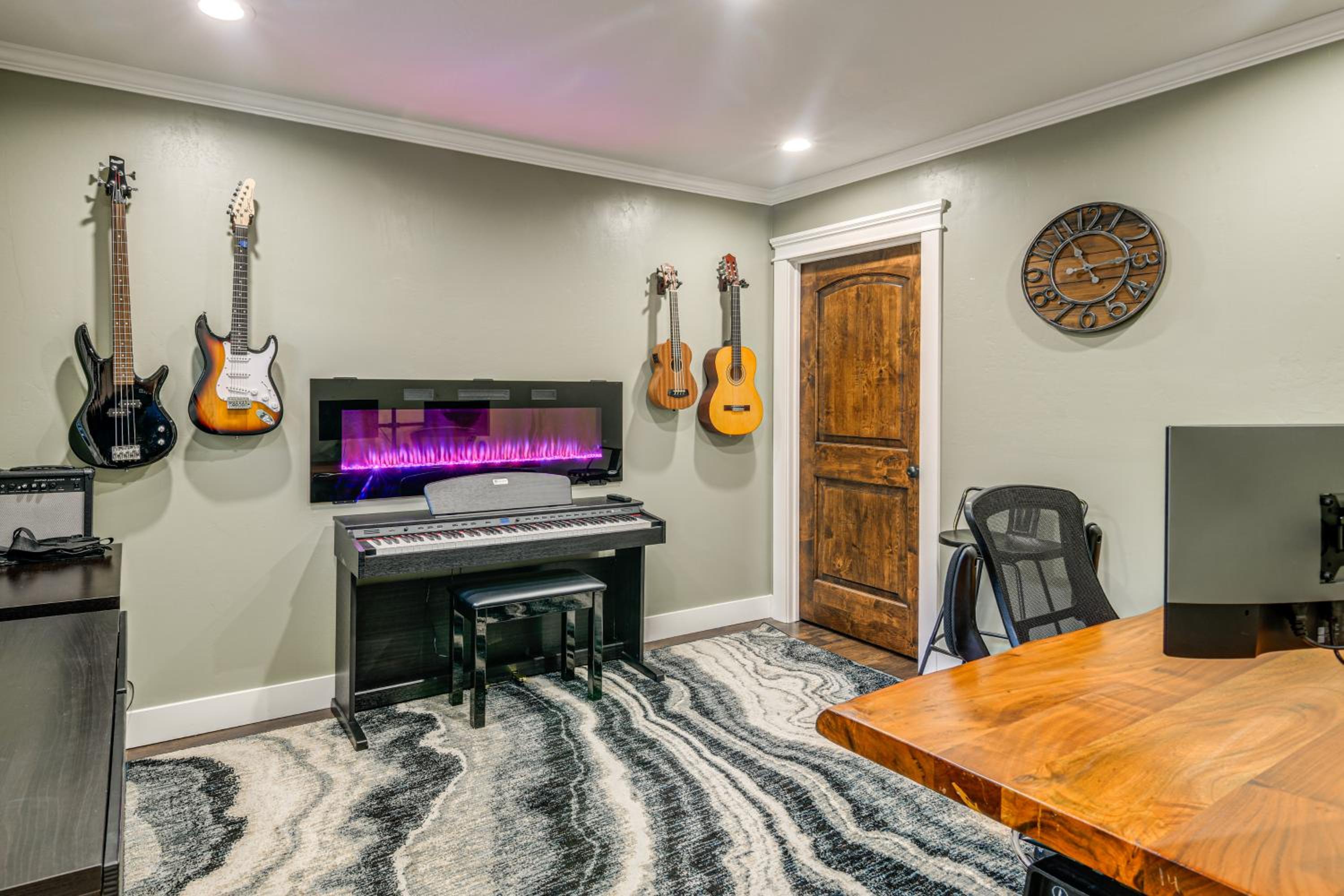 Year-Round Outdoor Fun Spacious Retreat in Iona