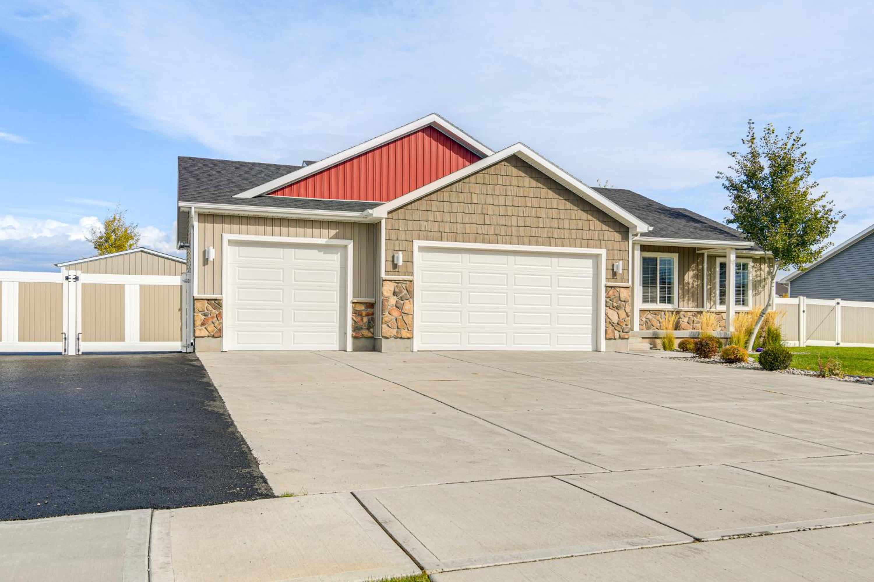 Year-Round Outdoor Fun Spacious Retreat in Iona