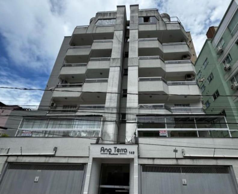 Apto de 2 Quartos em Meia Praia