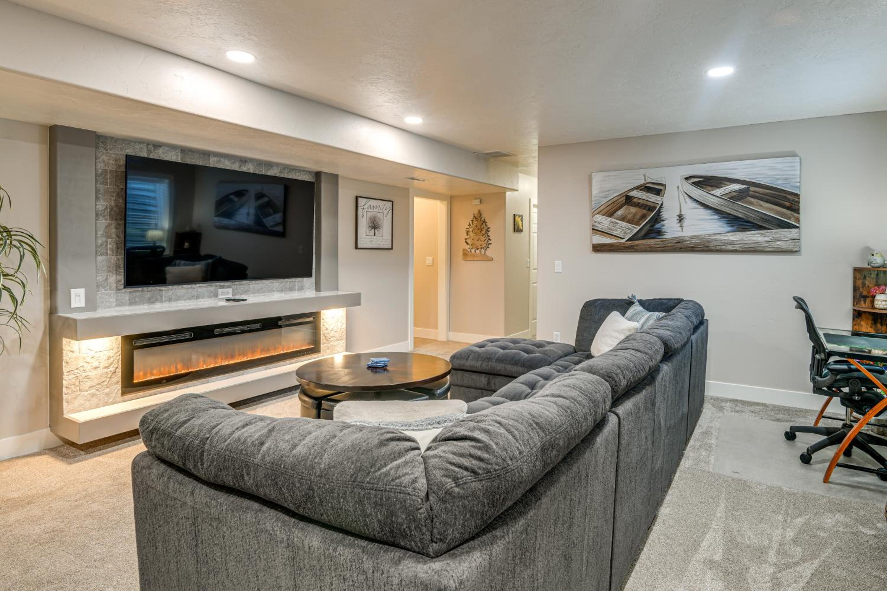 Year-Round Outdoor Fun Spacious Retreat in Iona