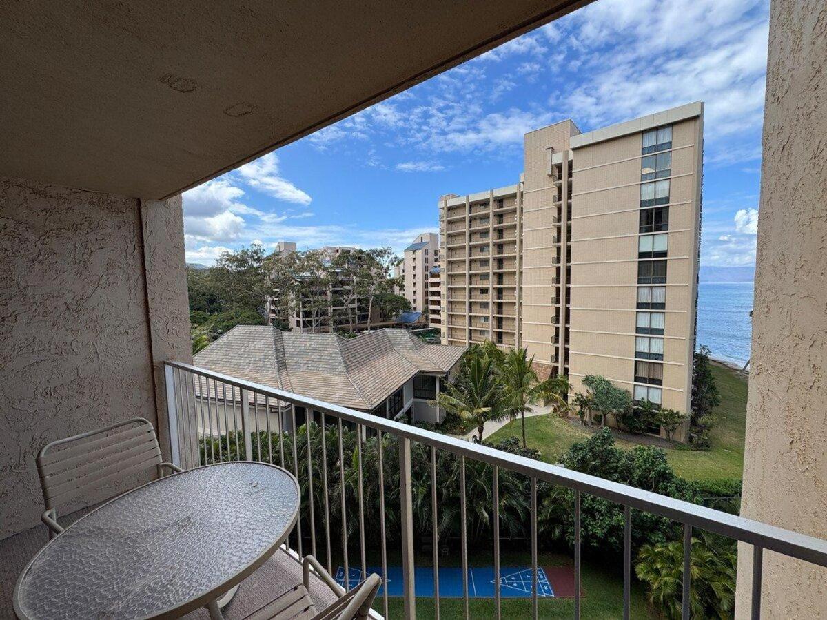 Royal Kahana 616 · RK 616 Oceanfront Escape w Pool | Steps2Beach