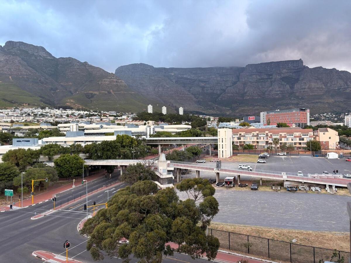 The 411 - Cape Town Modern Apartment with Table Mountain Views