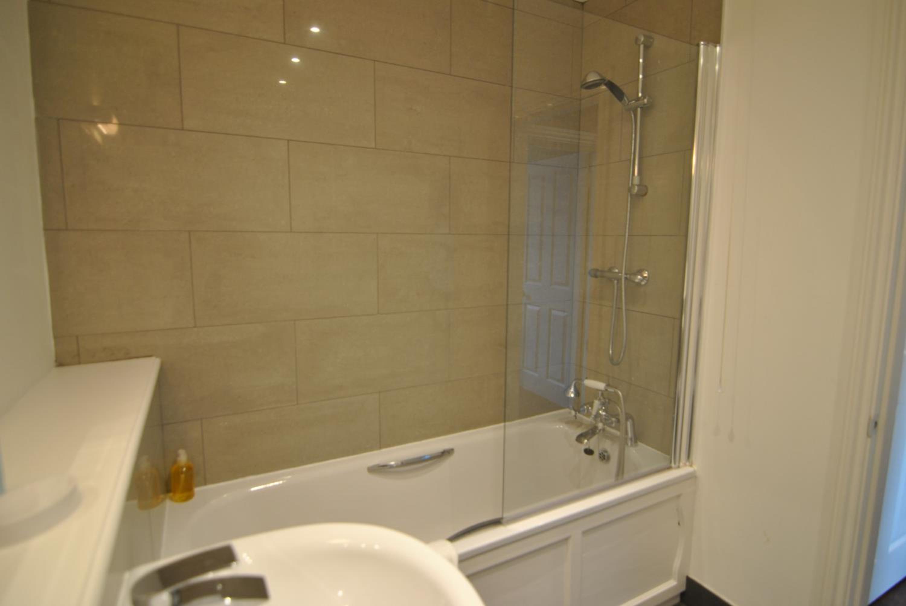 Lord Raglan House One Bedroom with Parking