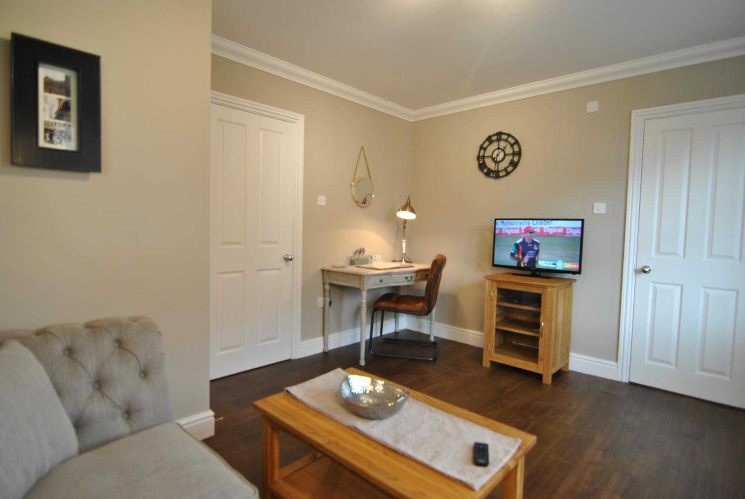 Lord Raglan House One Bedroom with Parking
