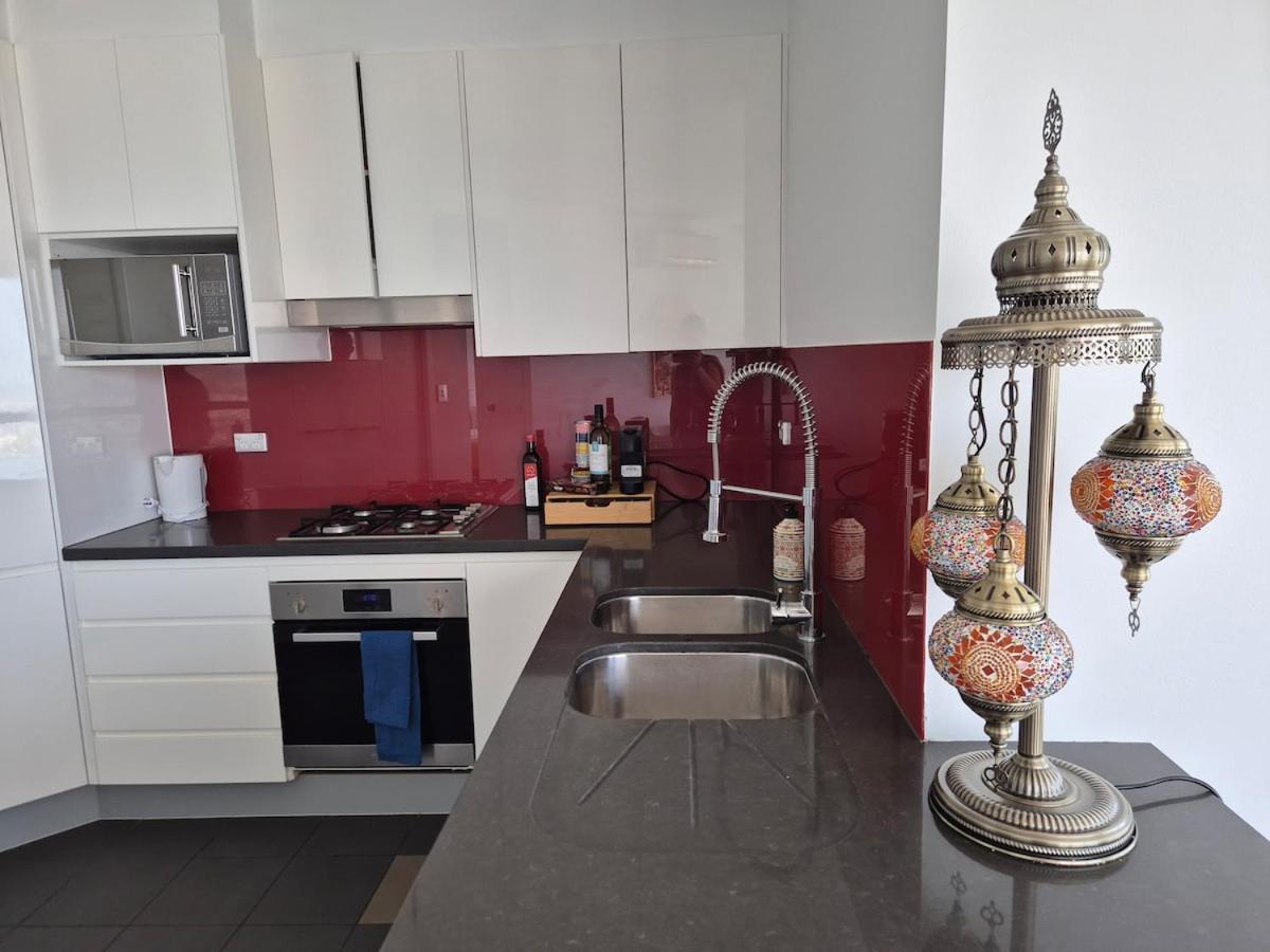 Exotic Moroccan Oasis on Level 60 in Meriton - Deluxe Story Bridge & River Views - Free Parking