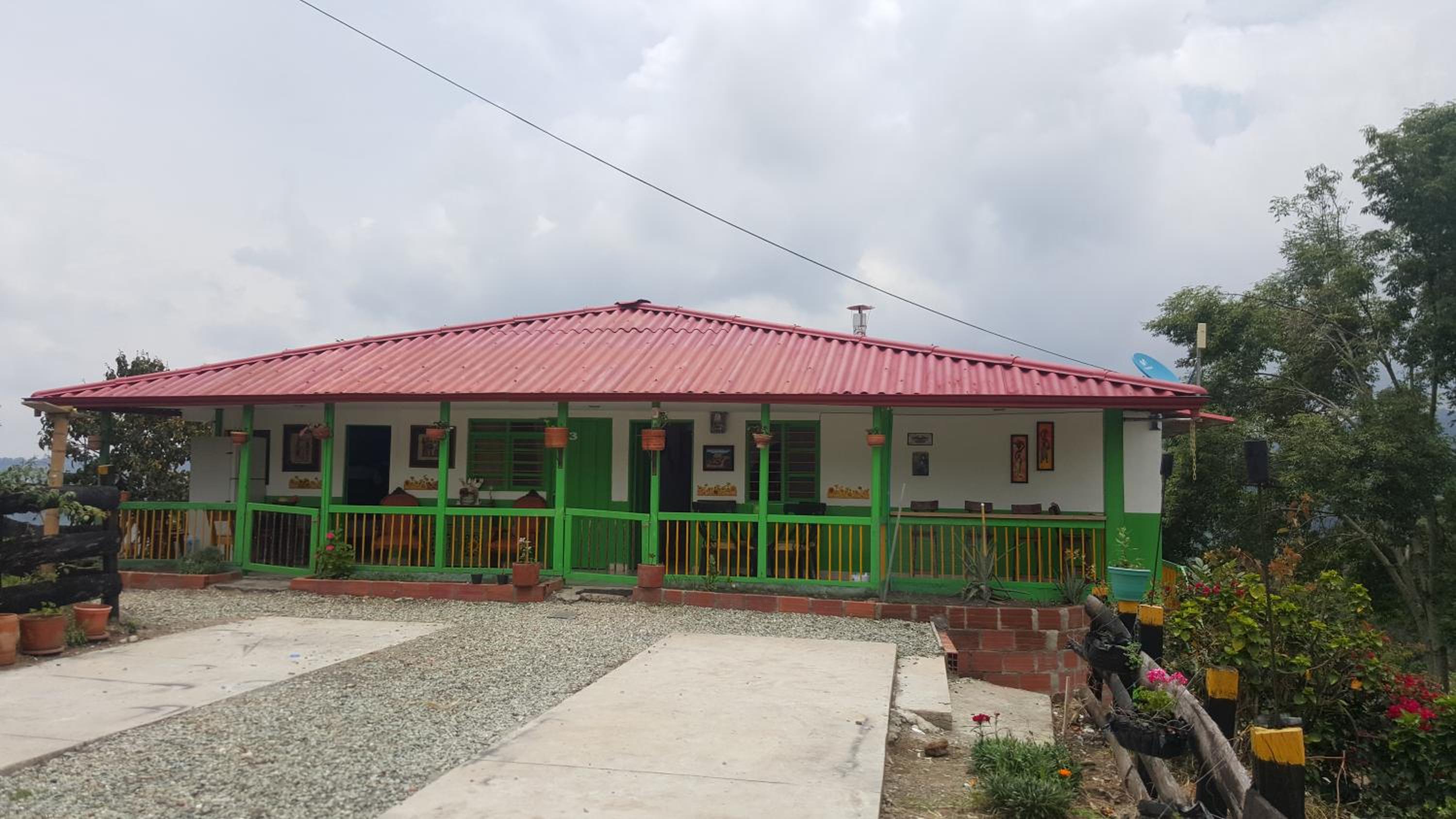 Hostal y Camping Los Girasoles