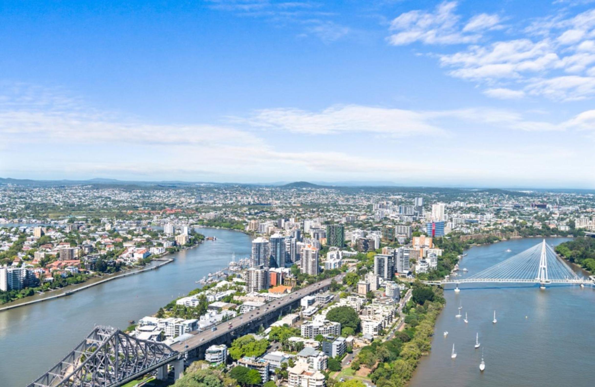 Exotic Moroccan Oasis on Level 60 in Meriton - Deluxe Story Bridge & River Views - Free Parking