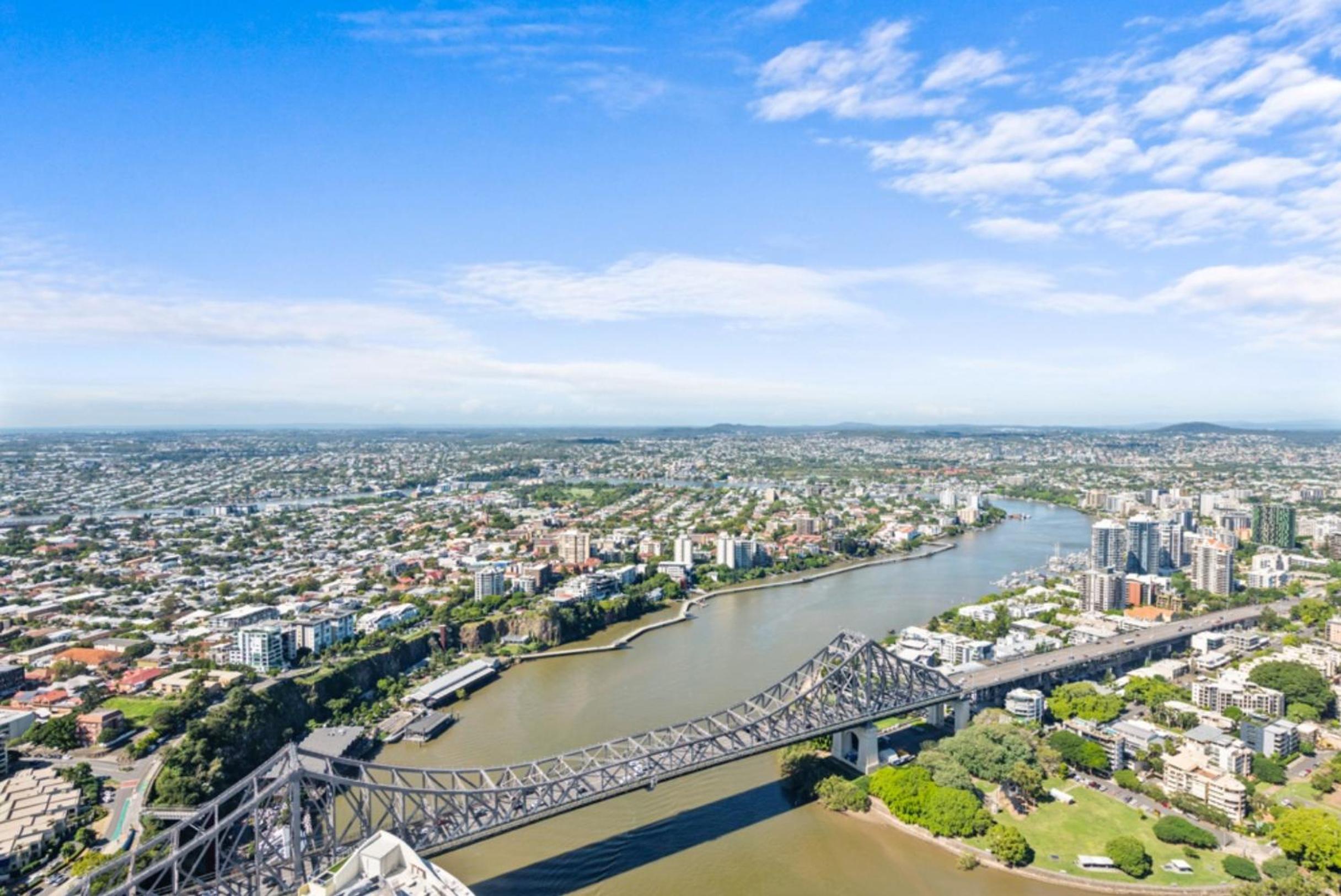 Exotic Moroccan Oasis on Level 60 in Meriton - Deluxe Story Bridge & River Views - Free Parking