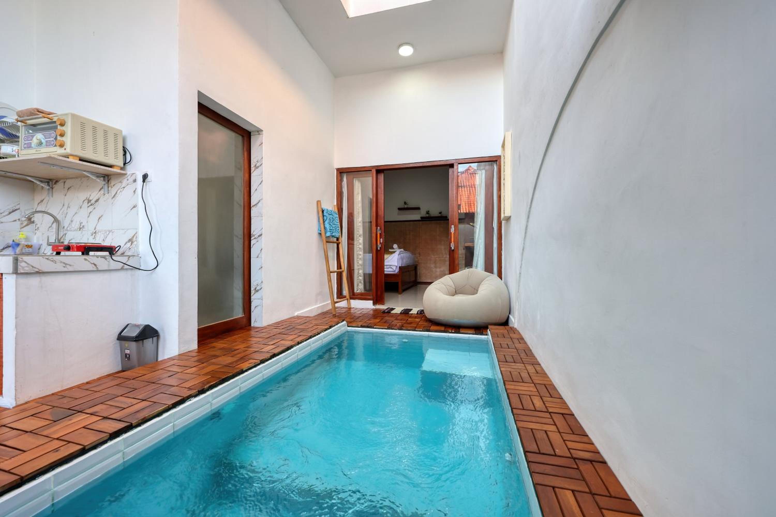 Rostin Mesari Villa