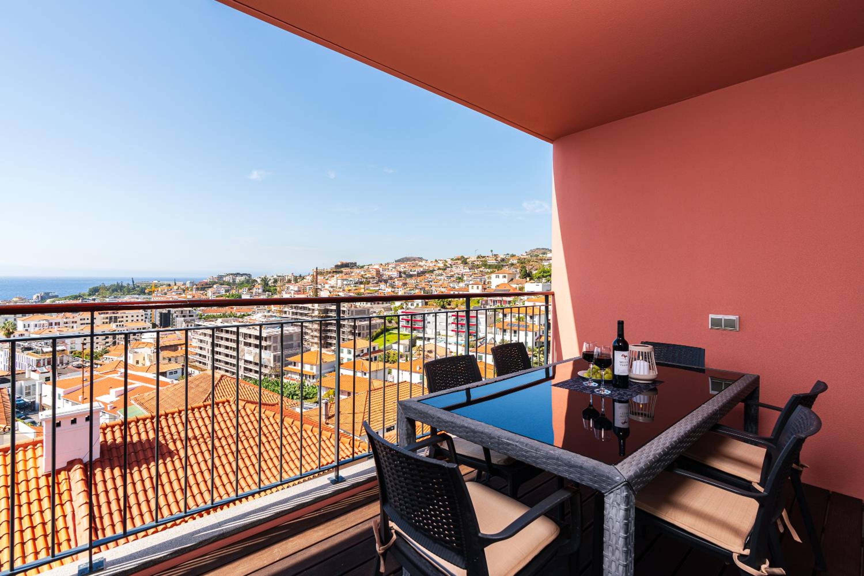 Mar e Sol Chic & Modern City Apartment