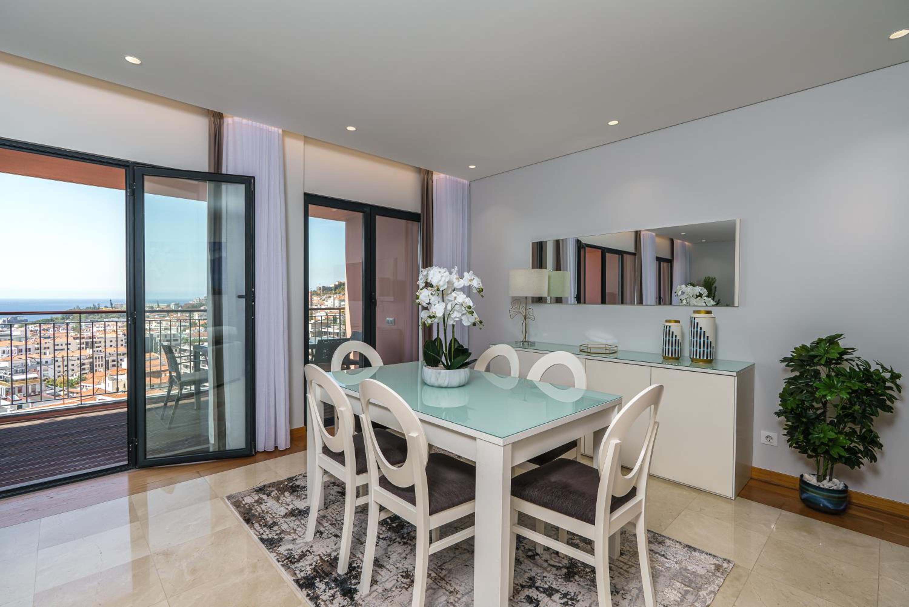Mar e Sol Chic & Modern City Apartment