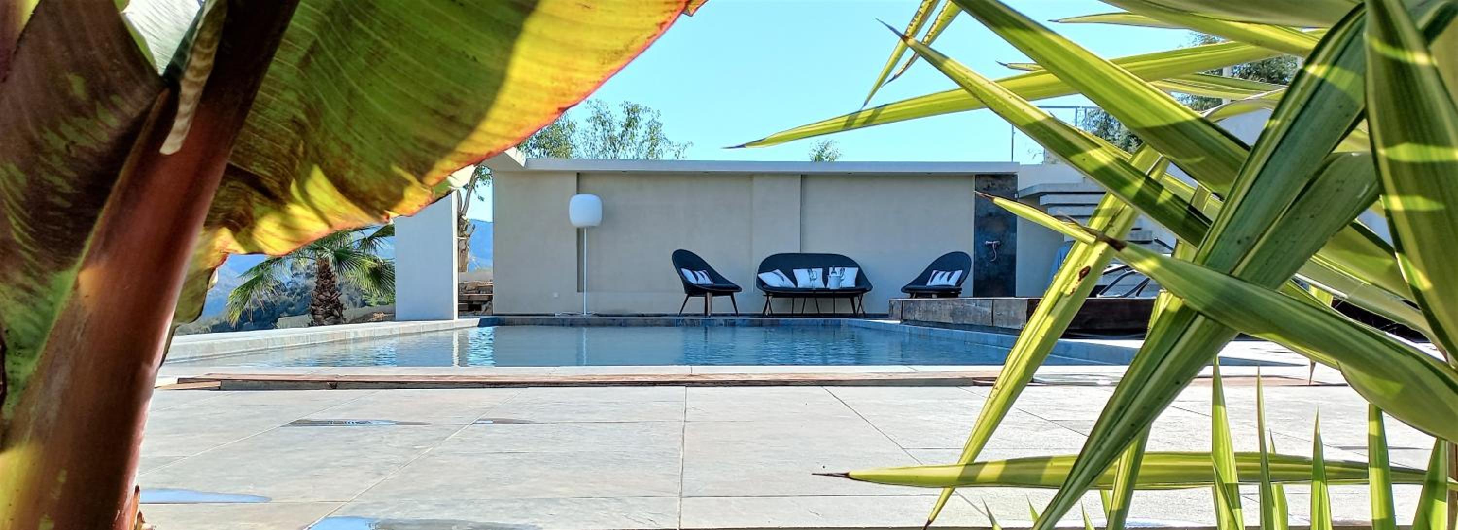 Luxueux appartement dans propriété contemporaine, jardin privatif, piscine