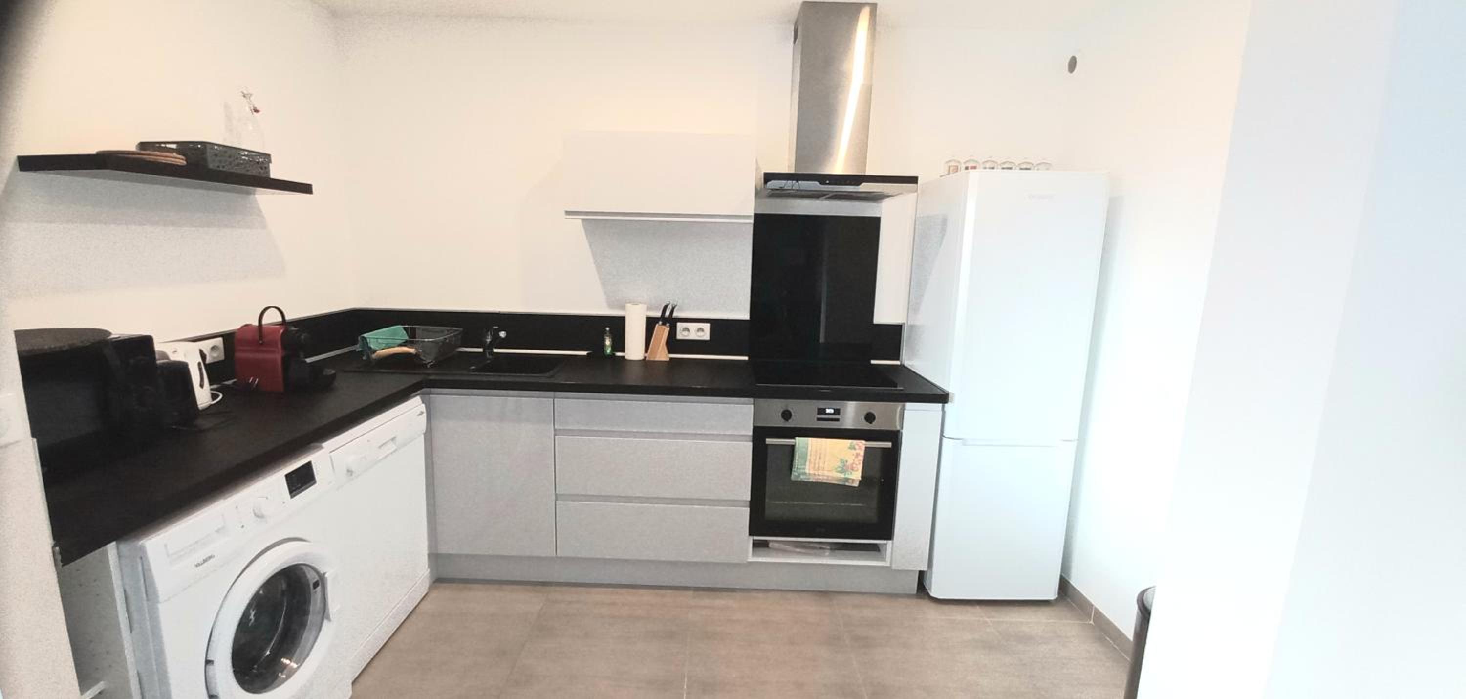Luxueux appartement dans propriété contemporaine, jardin privatif, piscine