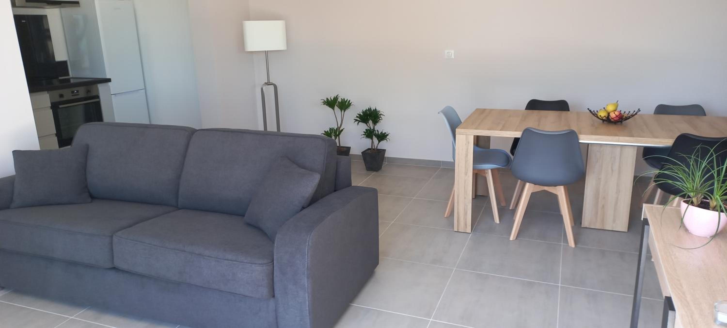 Luxueux appartement dans propriété contemporaine, jardin privatif, piscine