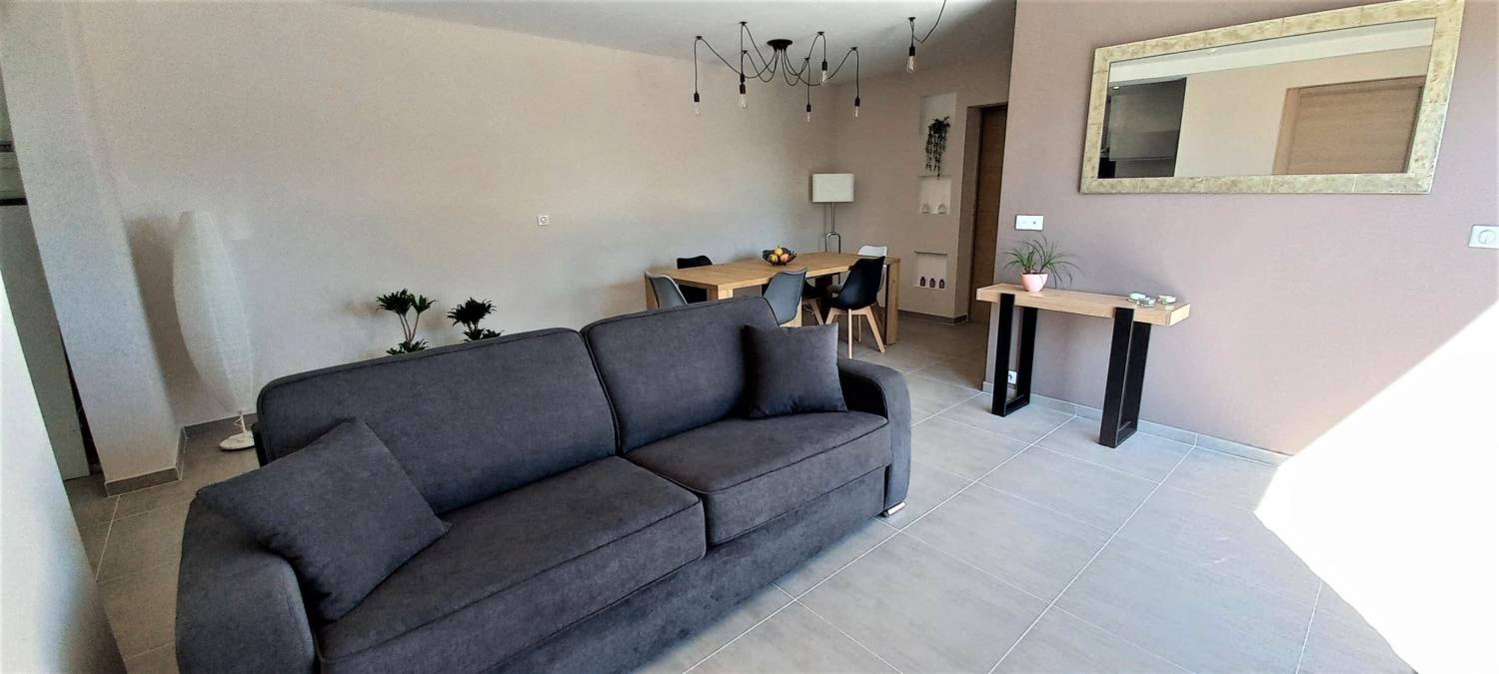 Luxueux appartement dans propriété contemporaine, jardin privatif, piscine