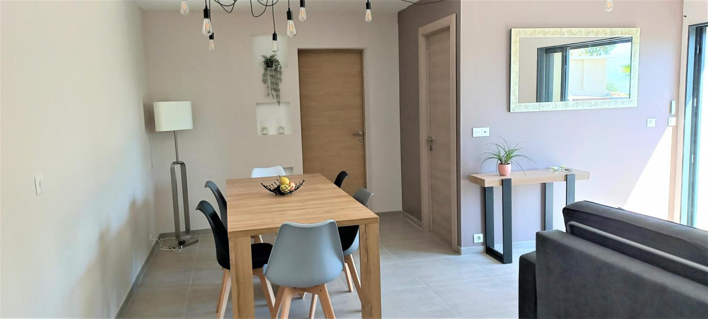 Luxueux appartement dans propriété contemporaine, jardin privatif, piscine