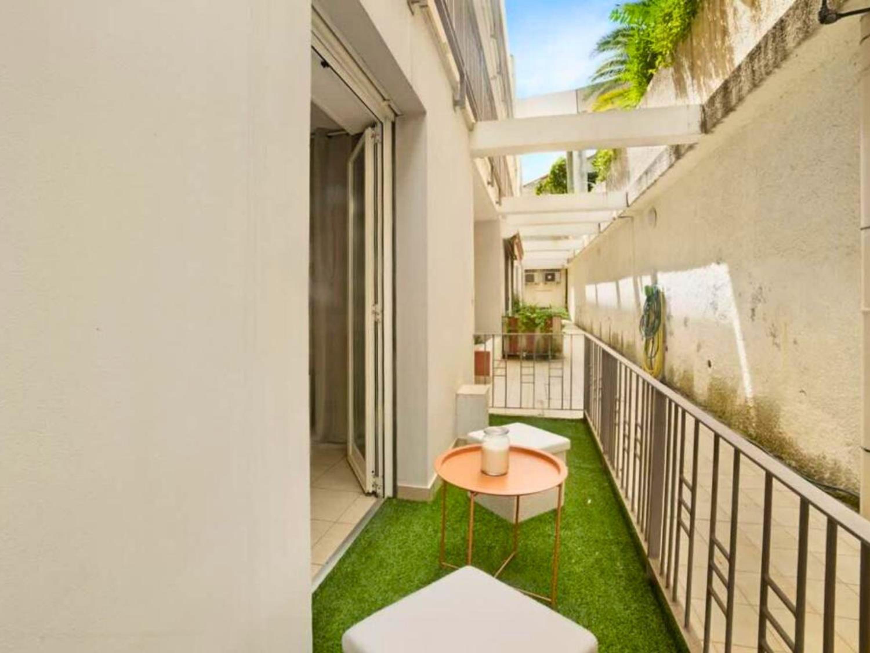 Le Cocon - 5 min to Monaco - Ideal couple or business - Free private parking - Near events - Terrace and balcony - Premium services