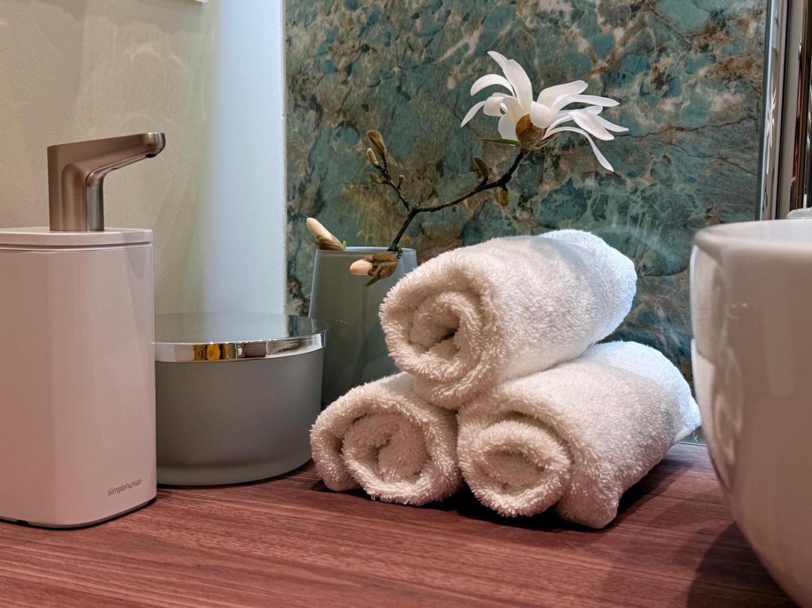 Casa Estia - MiCo, Fiera Milano, CityLife, San Siro, Metro 2 min - Refined Historic Apartment