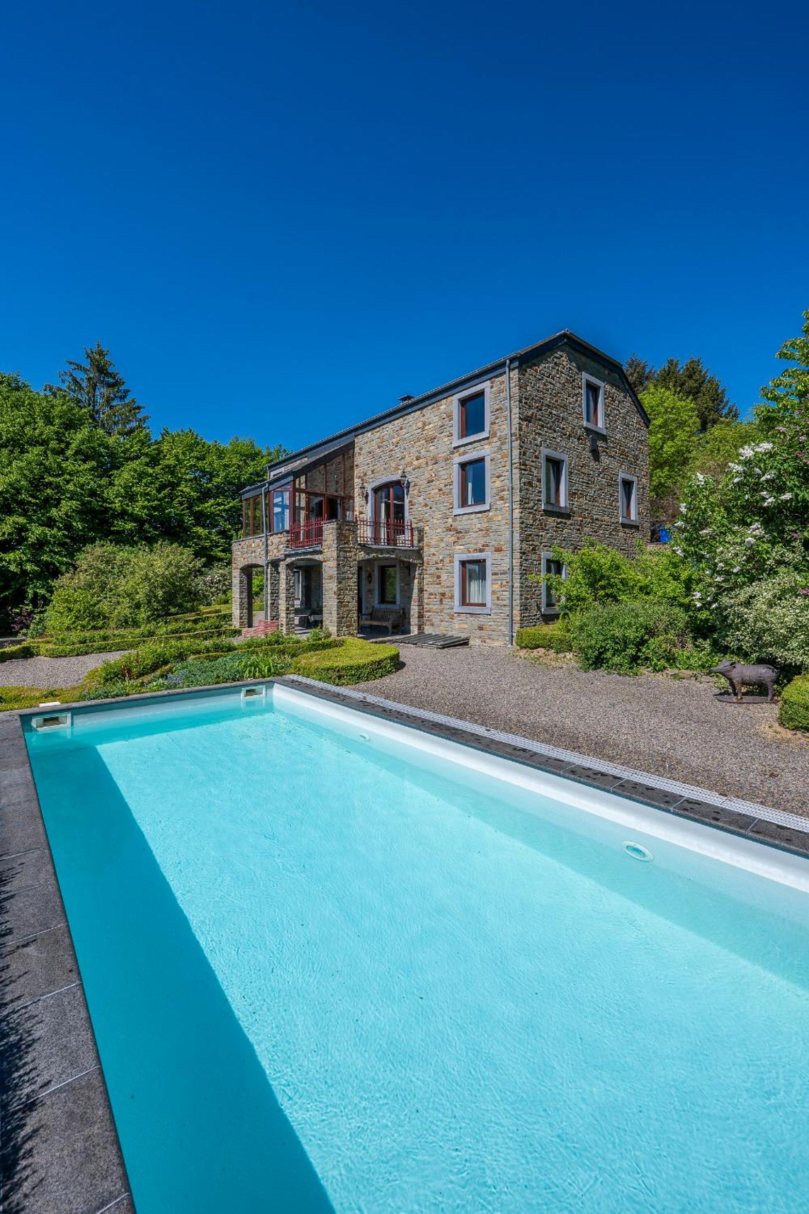 Sous le Cielle d'Ardenne - Vakantiehuis met Sauna en zwembad