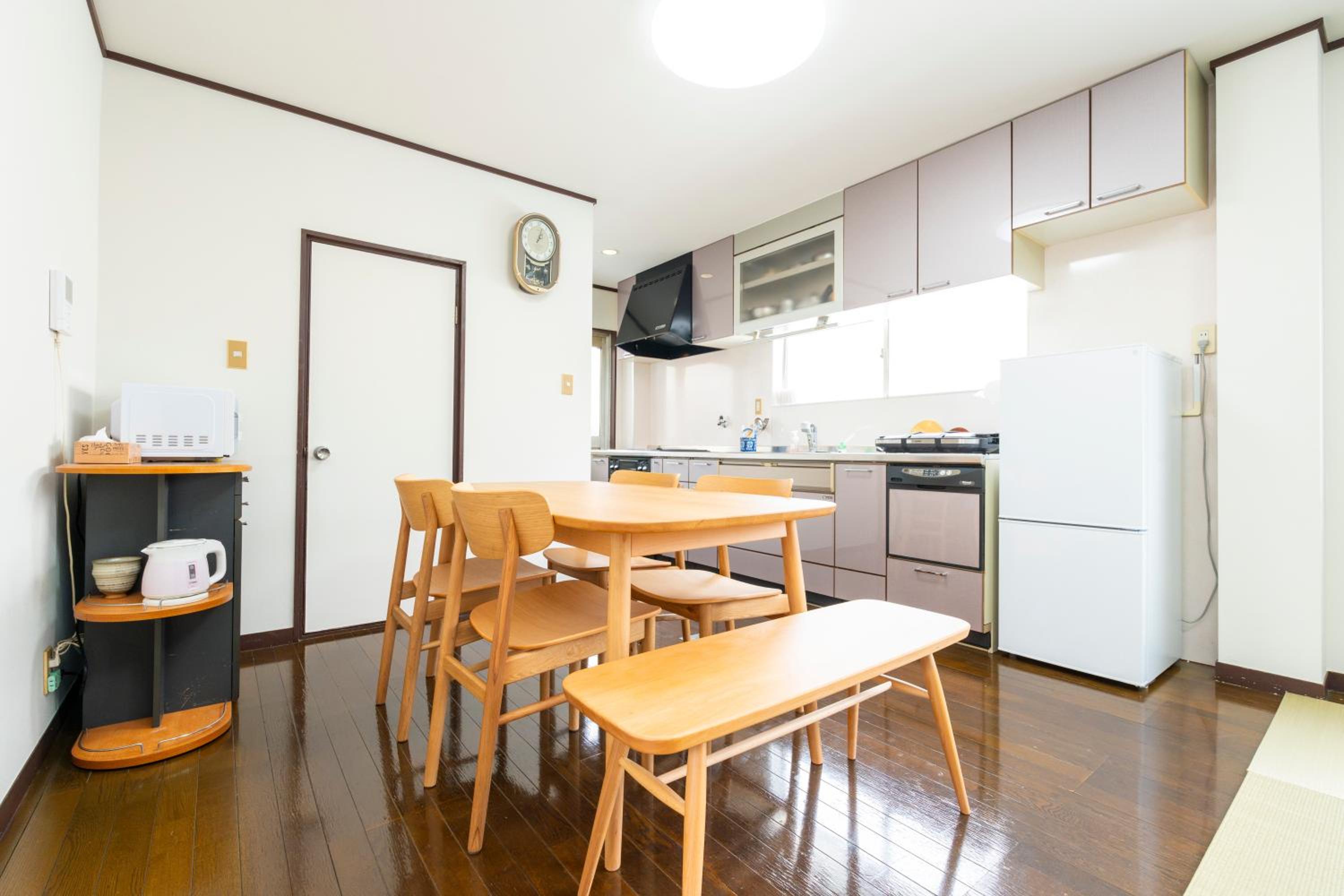 BUSON A cozy Japanese House upto 8 Guests and Close to Station