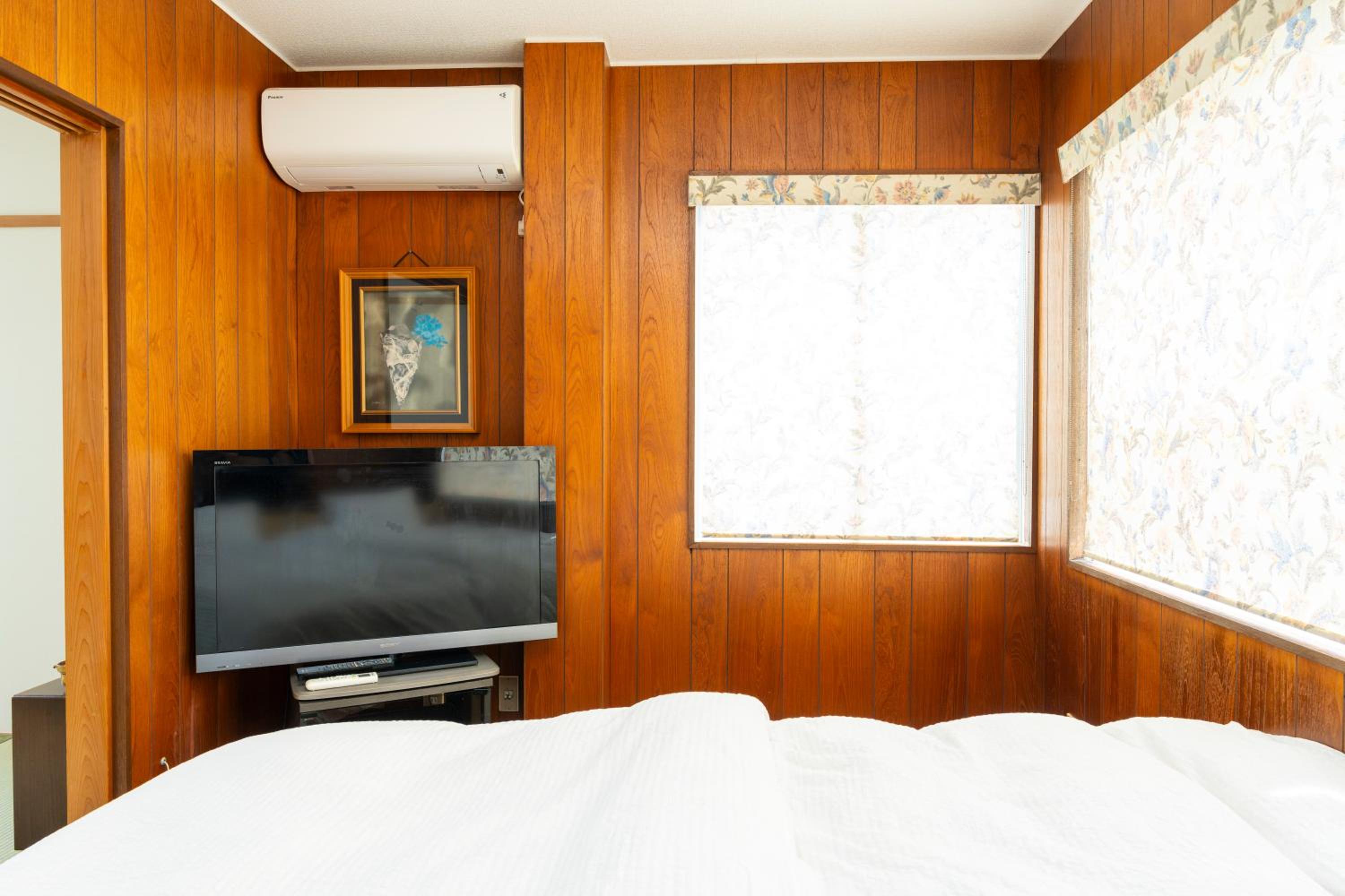 BUSON A cozy Japanese House upto 8 Guests and Close to Station