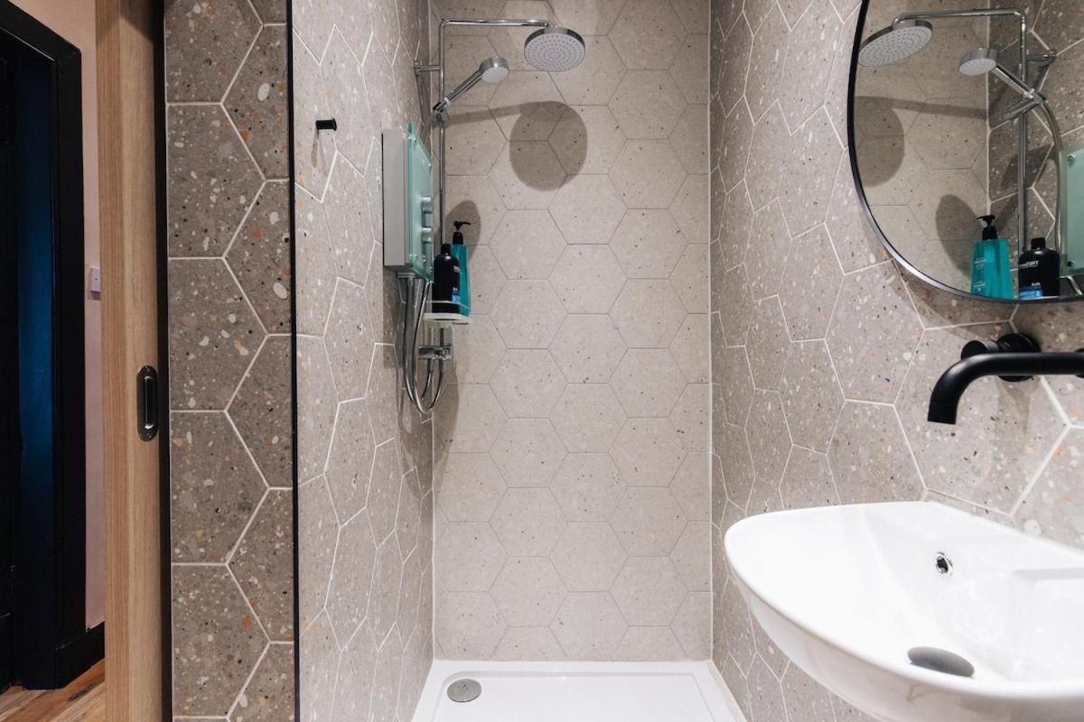 Fresh Stylish West End Flat