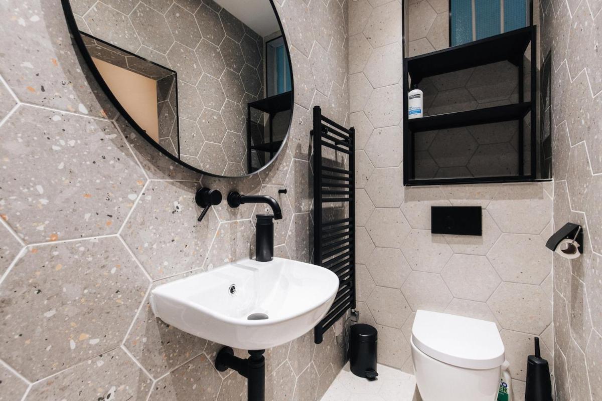 Fresh Stylish West End Flat