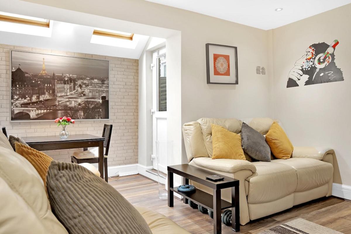 Modern 3 BR Flat Near Tube-Westfield & Central London