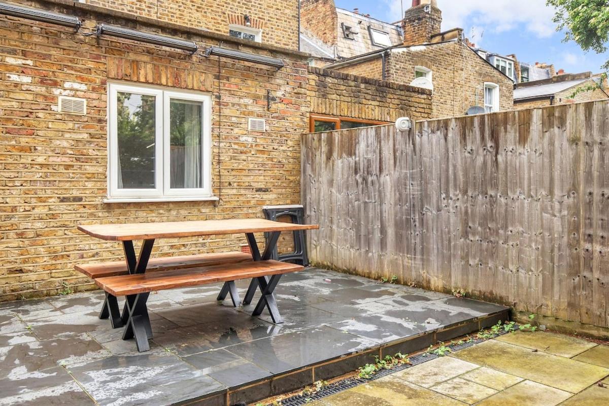 Modern 3 BR Flat Near Tube-Westfield & Central London
