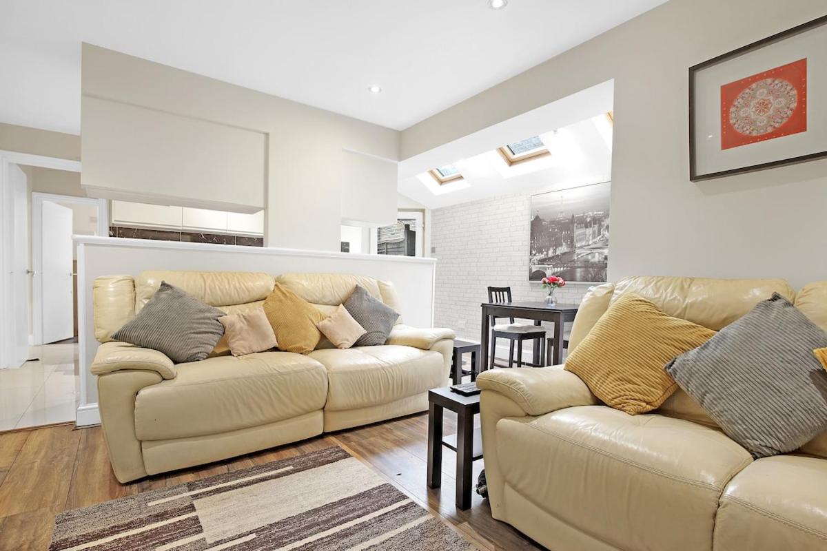 Modern 3 BR Flat Near Tube-Westfield & Central London