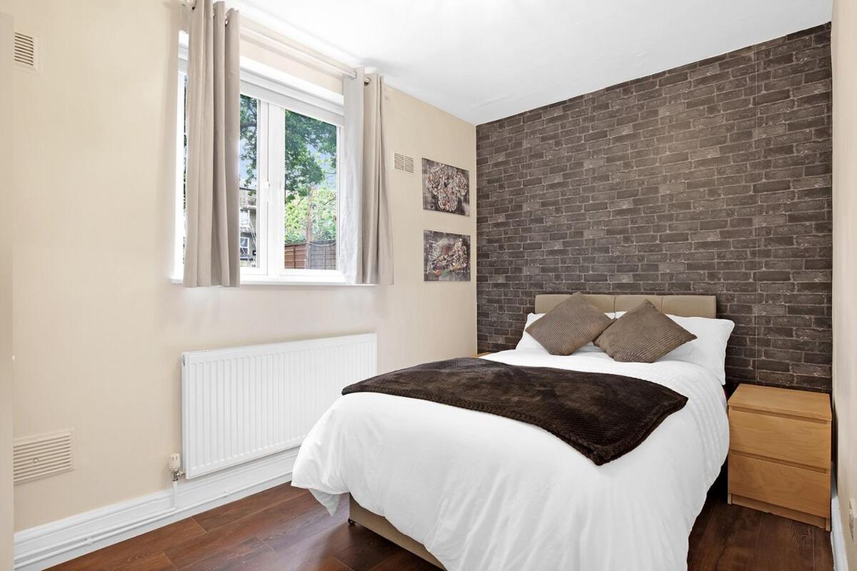 Modern 3 BR Flat Near Tube-Westfield & Central London