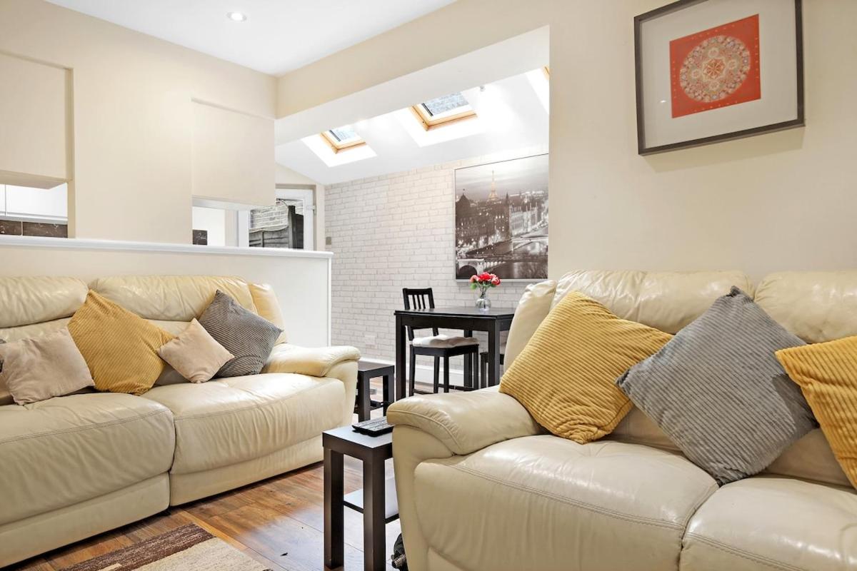 Modern 3 BR Flat Near Tube-Westfield & Central London